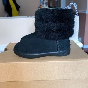 Black Ugg’s size 6C